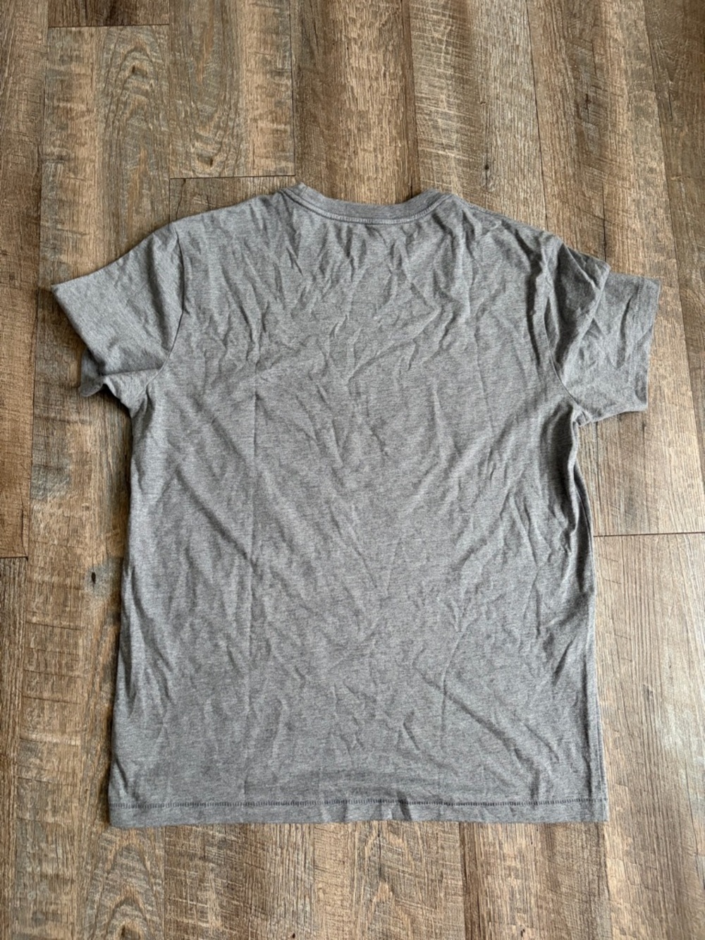 Aeropostale Gray Tee with Green Camo Logo - Picture 4 of 4